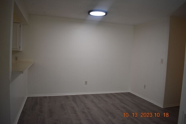 Building Photo - Spacious 3 bedroom Condo in Wonderful Area