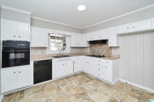 Building Photo - 1213 Oakwood St