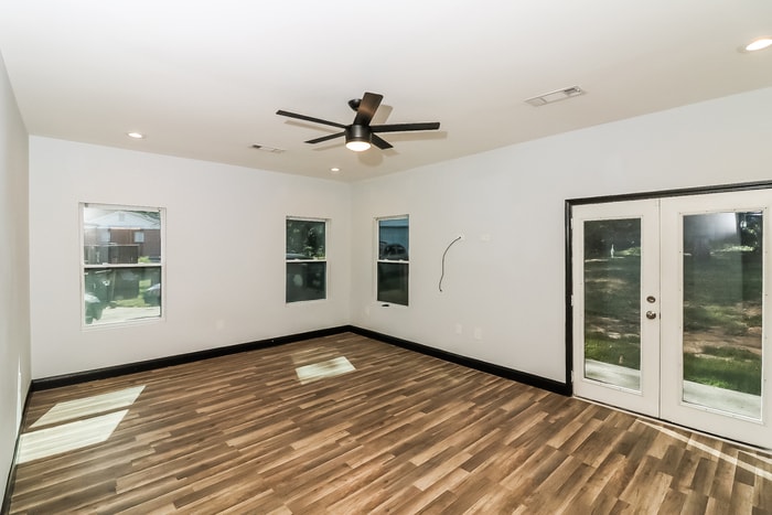 Building Photo - 1433 Willow Dr