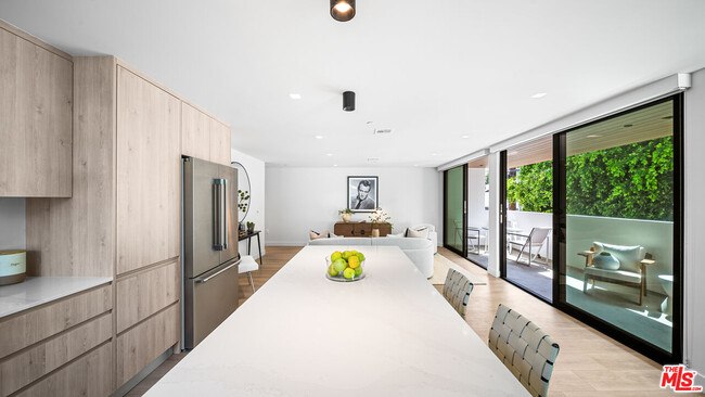 Building Photo - 153 San Vicente Blvd