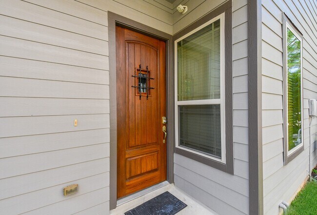 Building Photo - 71 Aventura Pl