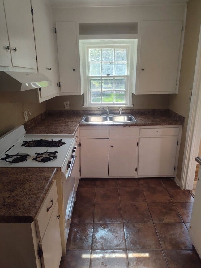Building Photo - 4661 Churchill Dr