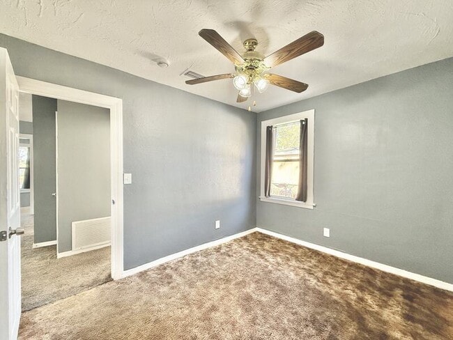 Building Photo - 1828 20th Ave S