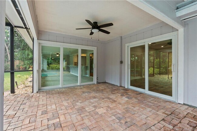 Building Photo - 7 Riverview Dr