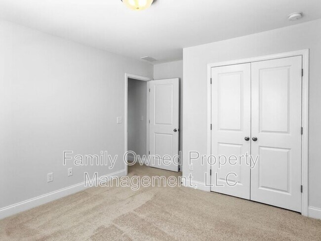 Building Photo - 302 Red Leaf Blvd