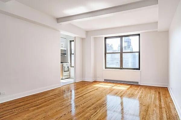 Building Photo - 161 W 16th St