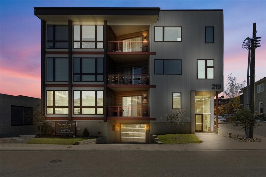 219 Carron - Franklin West Apartments, Leasing Office