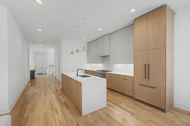 Building Photo - 2510 Barclay Dr