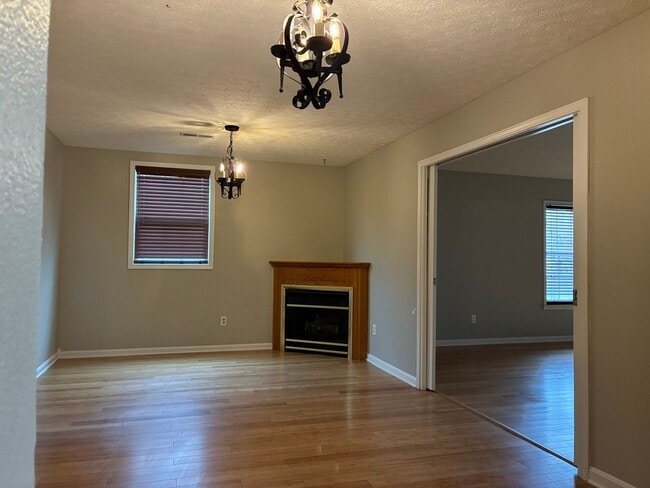 Building Photo - **NEW PRICE**   **New Paint**   **New Carpet**  Ready for YOU!!