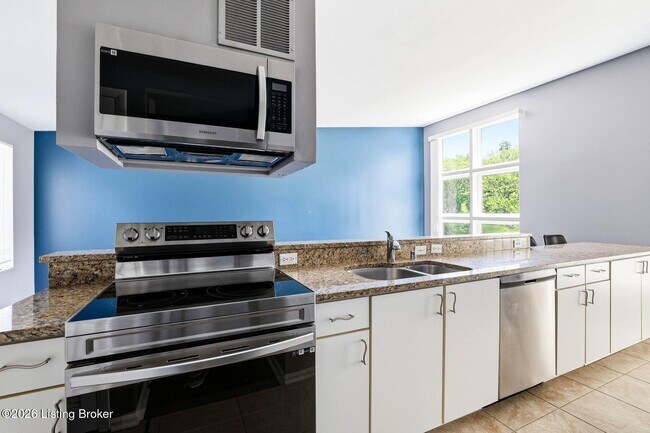 Building Photo - 2745 Grinstead Dr