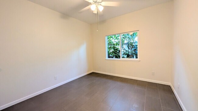 Building Photo - Spacious 4 bed 3 bath home near Diamond Head