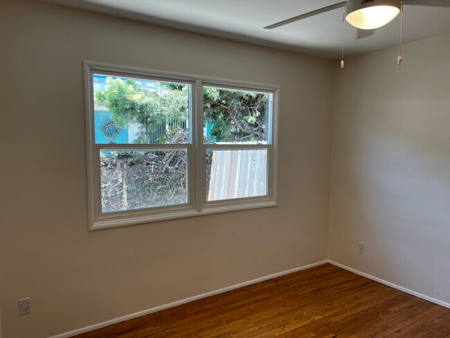 Building Photo - 2 Bedroom 1 Bath Completely Remodeled Apar...