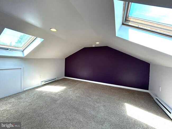Building Photo - 209 Hermit St