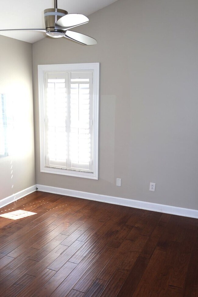 Building Photo - 4 bed, 2 bath pool home in Citrus Park