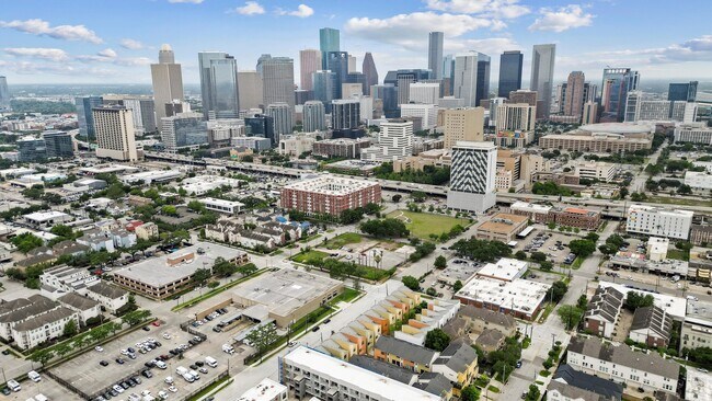 Building Photo - 1610 Hadley St