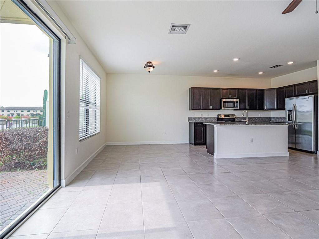 Building Photo - 10092 W Villa Cir