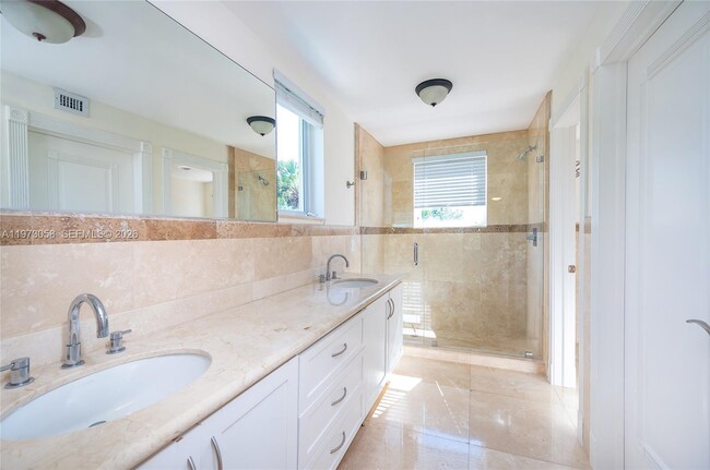 Building Photo - 541 S Mashta Dr