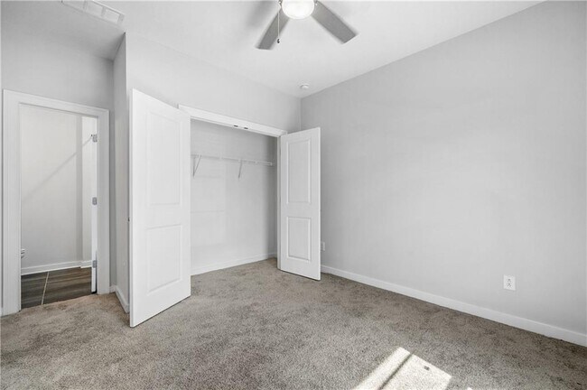 Building Photo - 552 Ember Ln NW