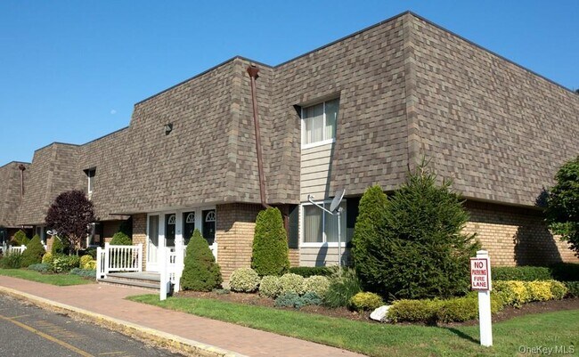 Building Photo - 475 Little East Neck Rd