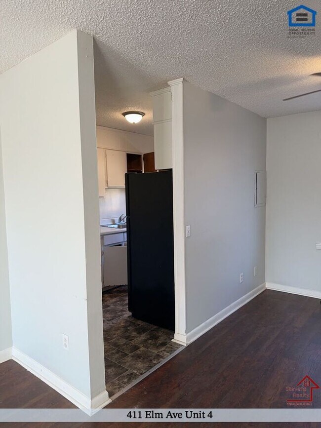 Building Photo - 411 Elm Ave