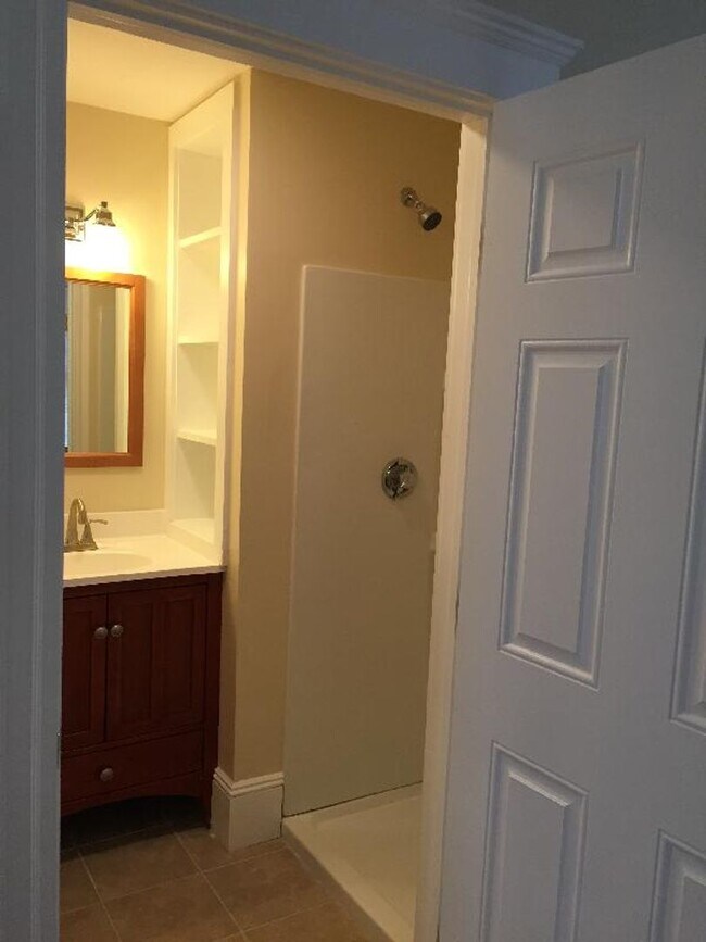 Building Photo - No brokers Fee. Central Mission Hill Locat...