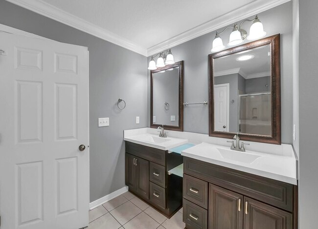 Building Photo - 5897 Saratoga Dr