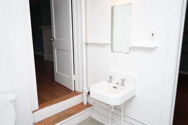 Building Photo - 720 Nalle St