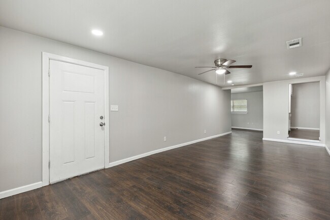 Building Photo - 4016 Winfield Ave
