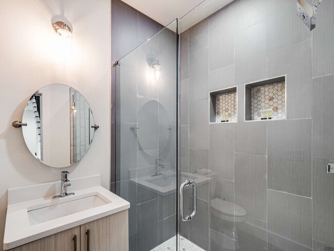 main floor bathroom - 1371 Lyle Ave