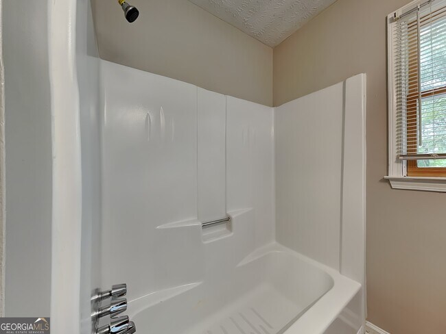 Building Photo - 6471 Chickasaw Dr
