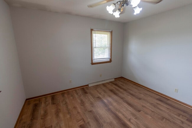 Building Photo - 1213 E Smiley Ln