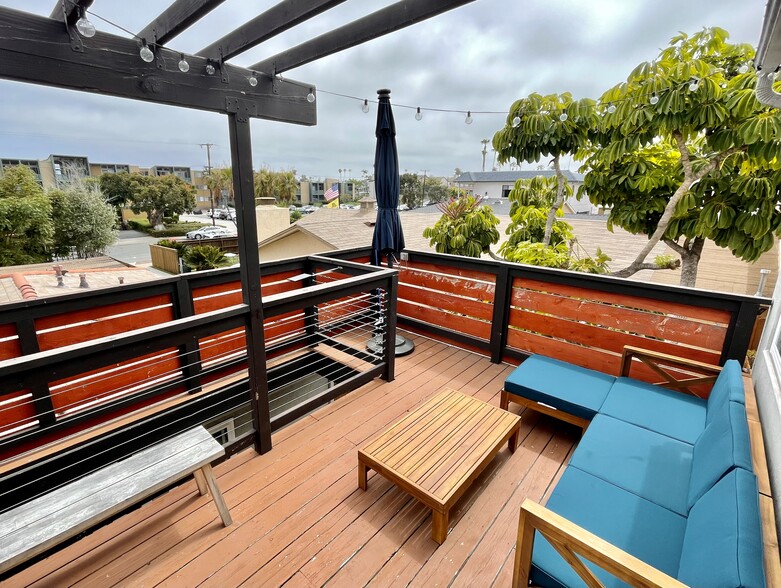 Building Photo - 2152 Oliver Ave