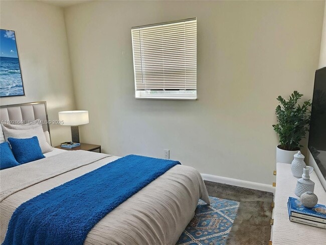 Building Photo - 2546 Scott St