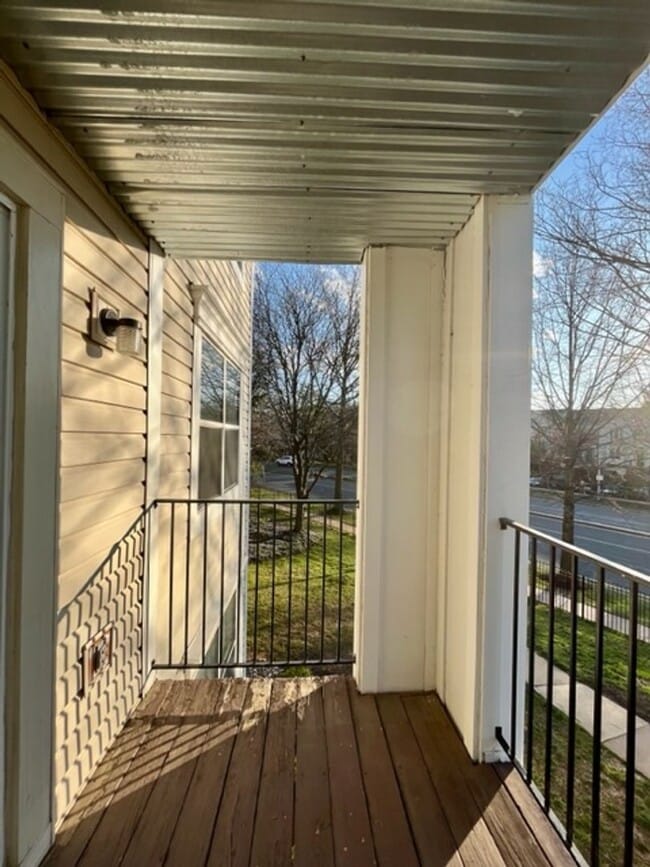 Building Photo - Beautiful 3 BR 2 BA condo in sought after Crown!