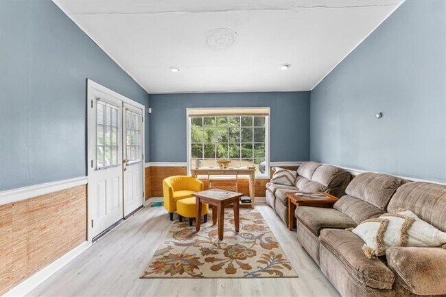 Building Photo - 661 Bantry Ln