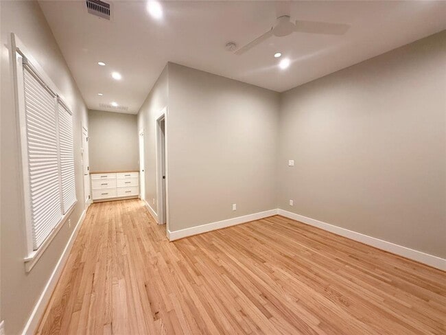 Building Photo - 1506 Sul Ross St