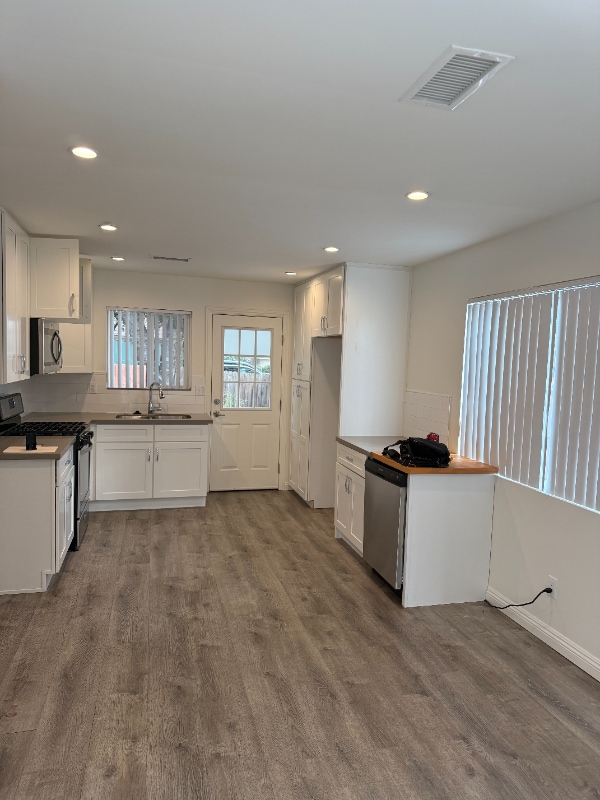 Building Photo - 154 S Grand Oaks Ave