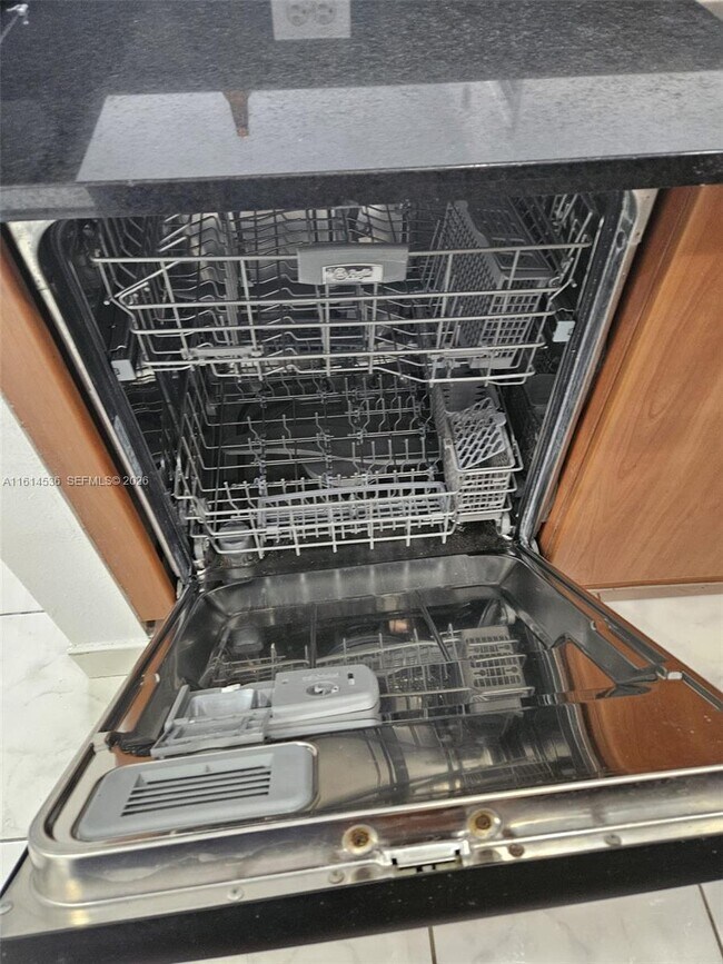 Building Photo - 2775 NE 187th St