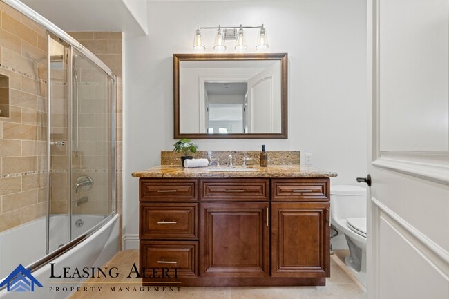 Building Photo - 5011 Hayvenhurst Ave