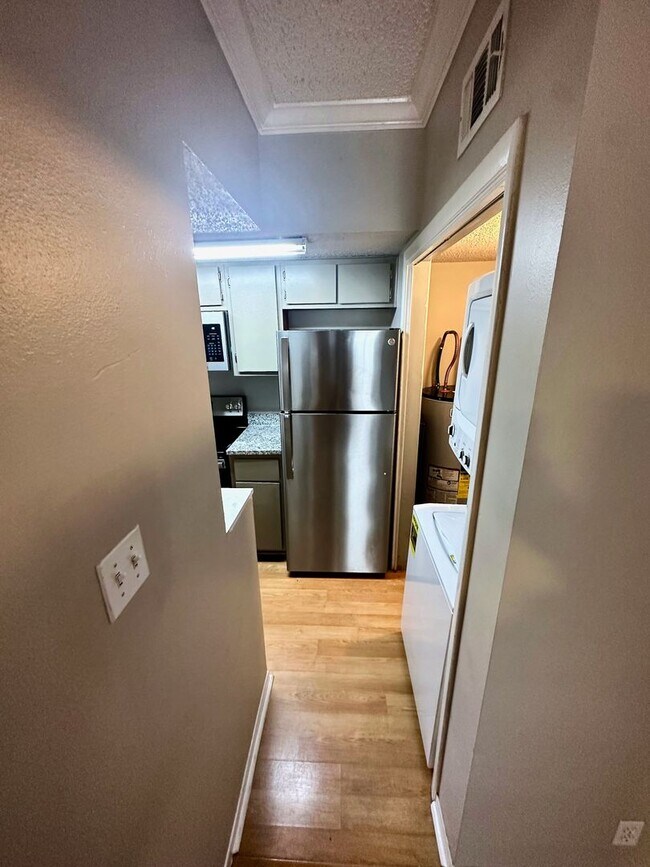 Building Photo - ***West Campus Apartment for Rent * Pet Friendly * Walk to UT Campus * On Bus Route * Spacious * ...