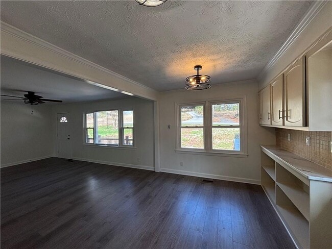 Building Photo - 3854 Davis St