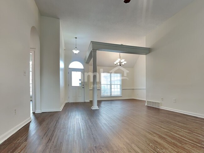 Building Photo - 8981 Oak Grove Blvd