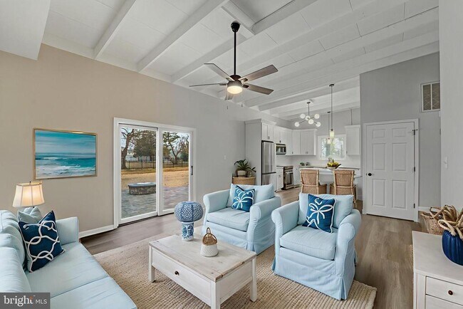 Building Photo - 611 Tebbston Dr