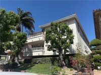 Building Photo - 818 S Averill Ave