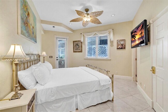 Building Photo - 625 Poinciana Dr