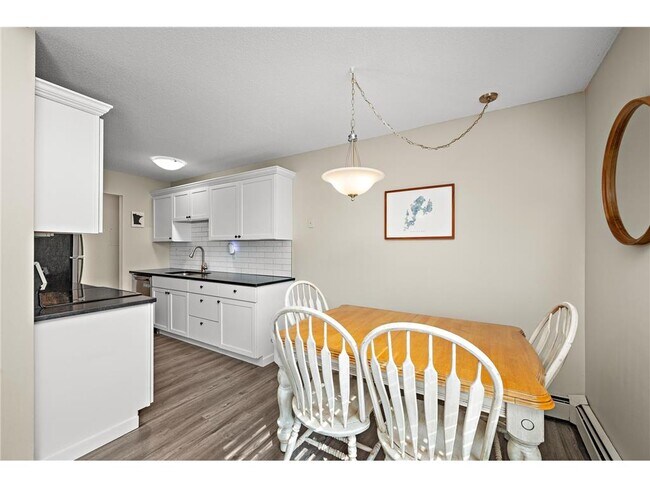 Building Photo - 4618 Cedar Lk Rd S