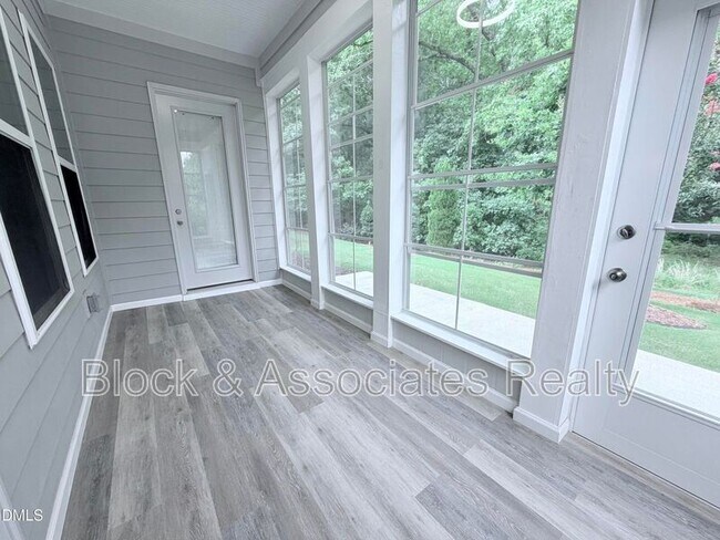 Building Photo - 1028 Bravura Dr