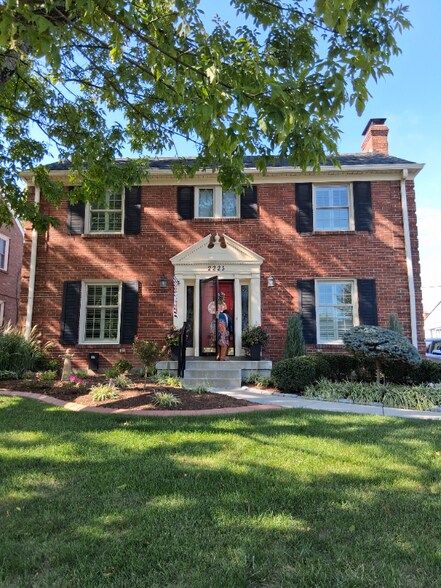 Building Photo - 2225 Brighton Dr