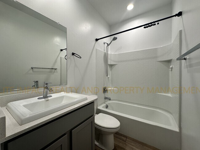 Building Photo - 11112 S Weismann Dr