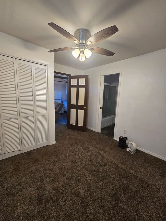 Building Photo - One Bedroom Cottage Available